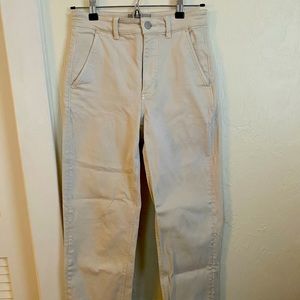 Everlane straight leg crop in sandstone, size 2/26 tall.